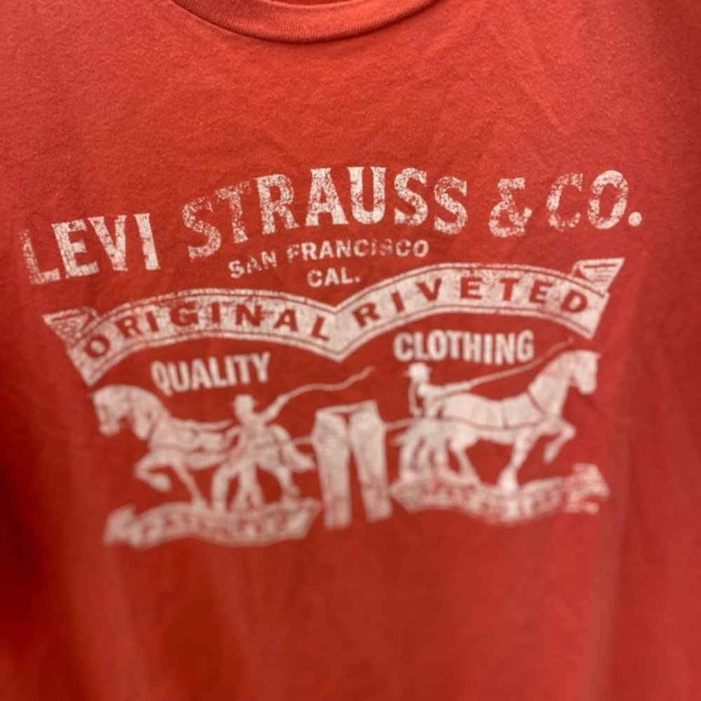 Levi’s tshirt - Picture 2 of 4